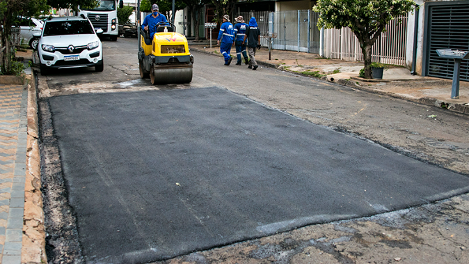 Foto: DAE intensifica serviços de recuperação asfáltica em Santa Bárbara