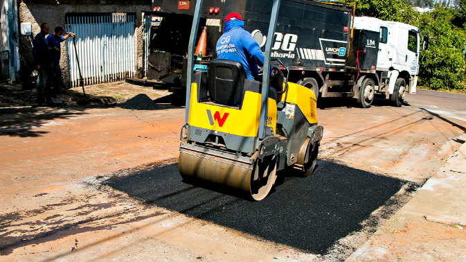 Foto: DAE de Santa Bárbara segue com tapa-buraco