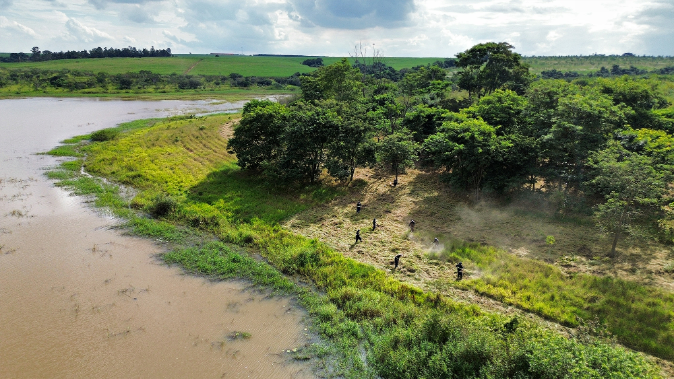 Foto: DAE de Santa Bárbara realiza limpeza e manutenção em áreas das represas