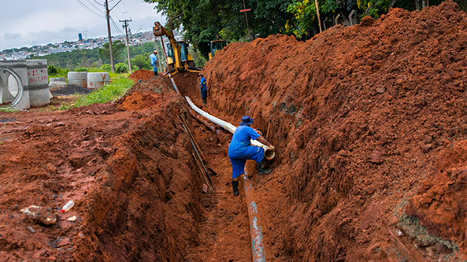 Foto: DAE substitui trecho crítico da rede de água no Vila Rica e projeta nova adutora