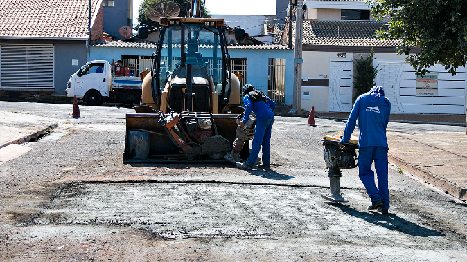 Foto: DAE de Santa Bárbara realiza reparos de asfalto